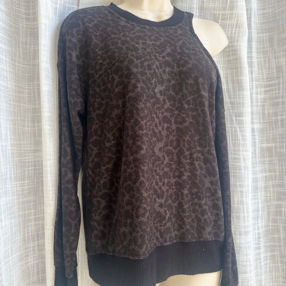 ✨ For The Republic Cold Shoulder Leopard Print Sweater – Size S ✨ - Picture 1 of 6